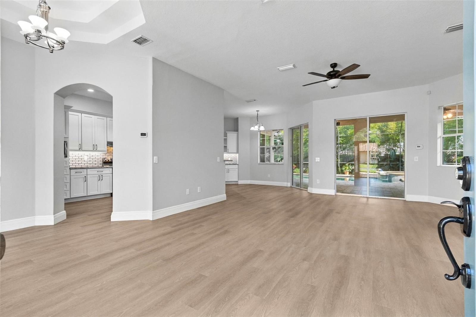 8 RIVER OAKS WAY — photo 7