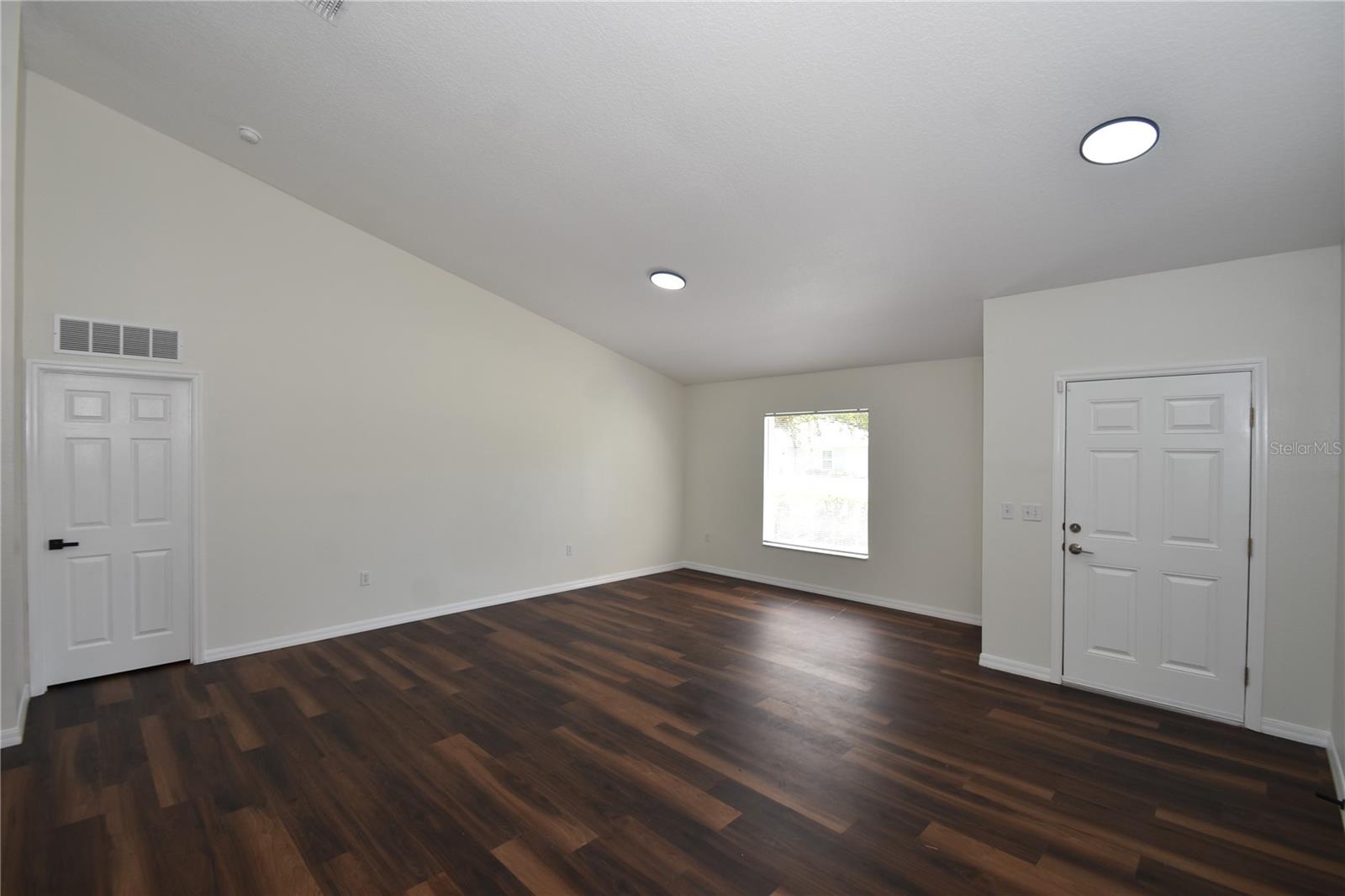 33 PRATTWOOD LN — photo 4