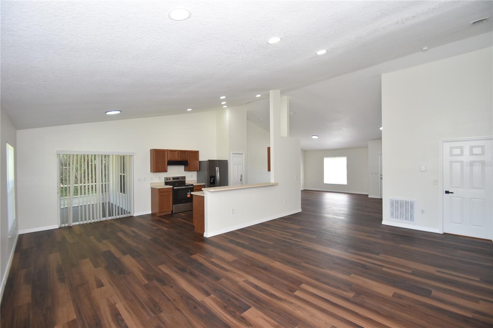 33 PRATTWOOD LN — photo 8