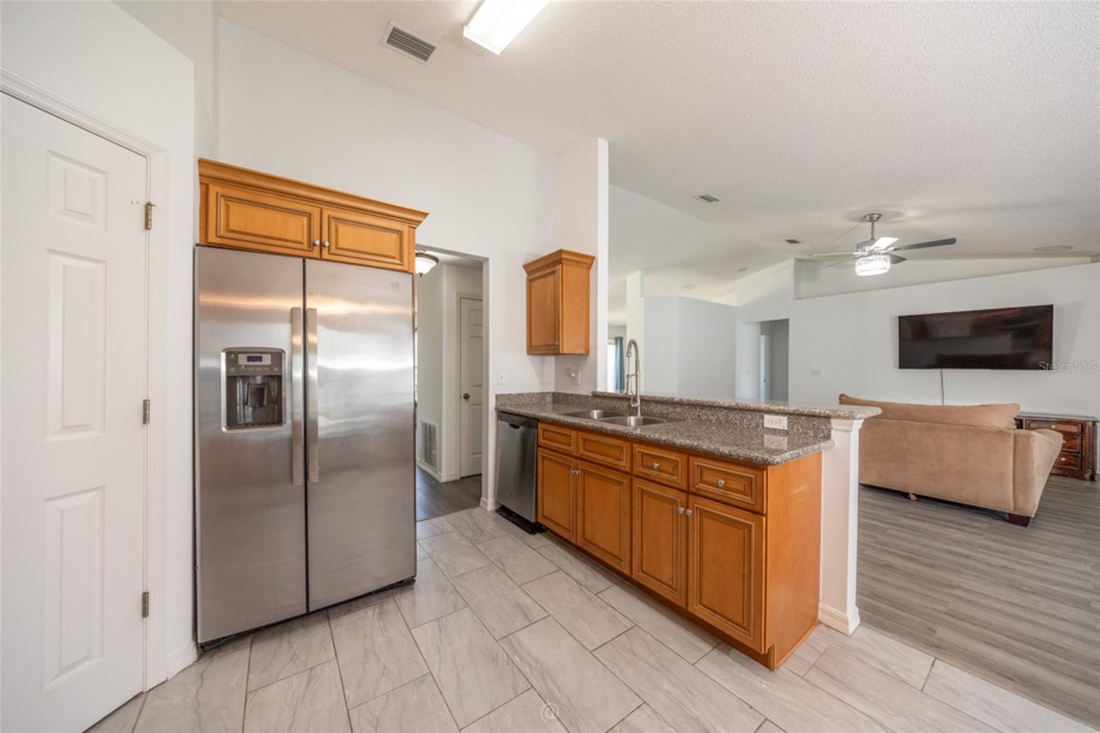 11 LANCASTER LN — photo 12