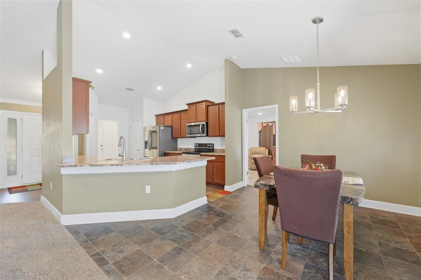 89 LARAMIE DR — photo 12