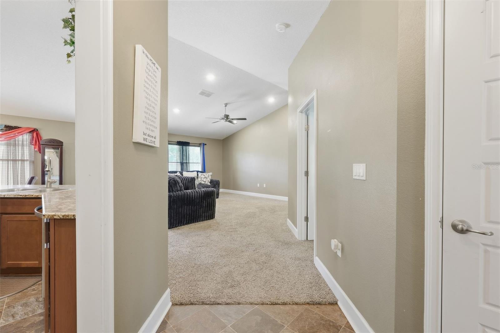 89 LARAMIE DR — photo 6