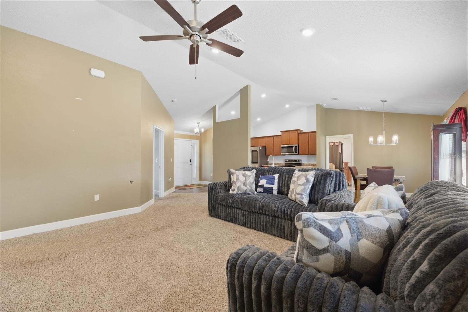 89 LARAMIE DR — photo 9