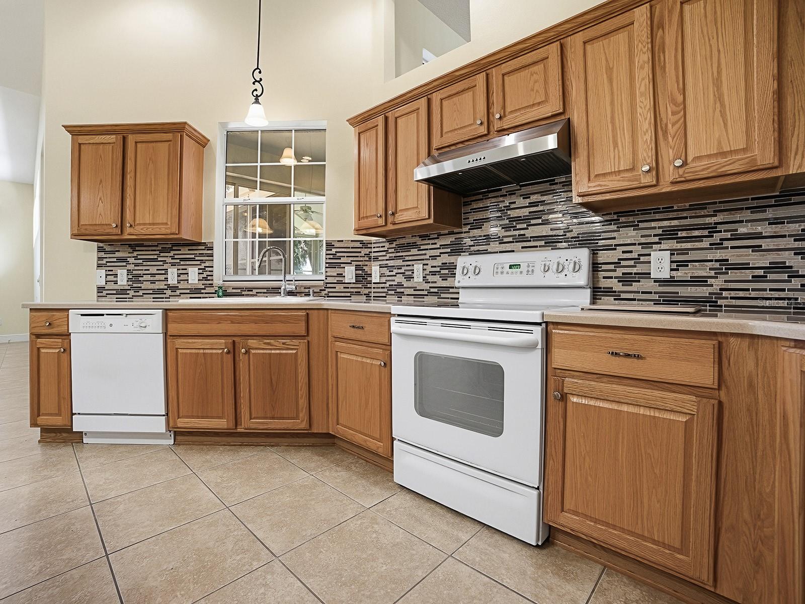17627 SE 88TH COVINGTON CIR — photo 11