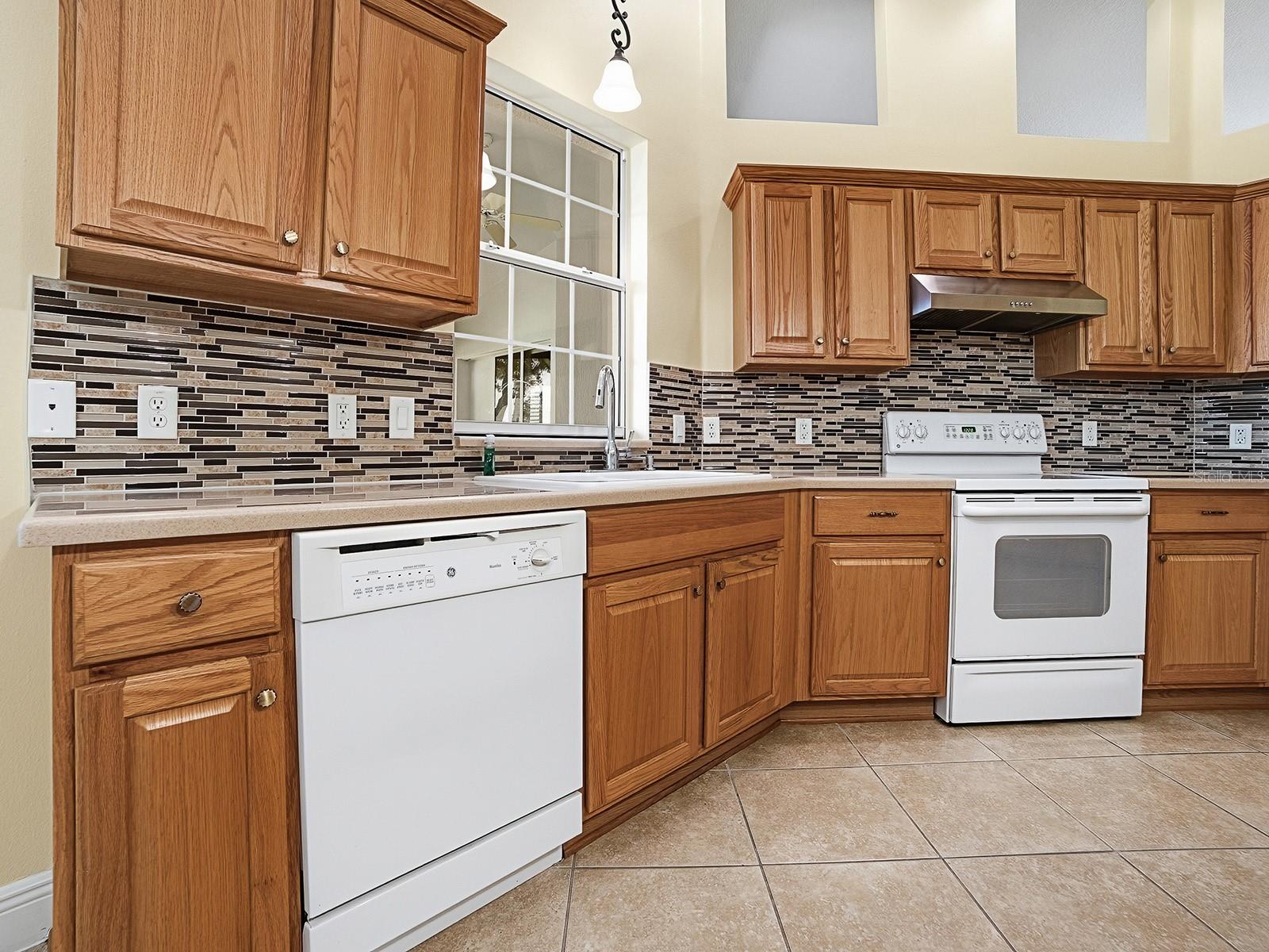 17627 SE 88TH COVINGTON CIR — photo 9