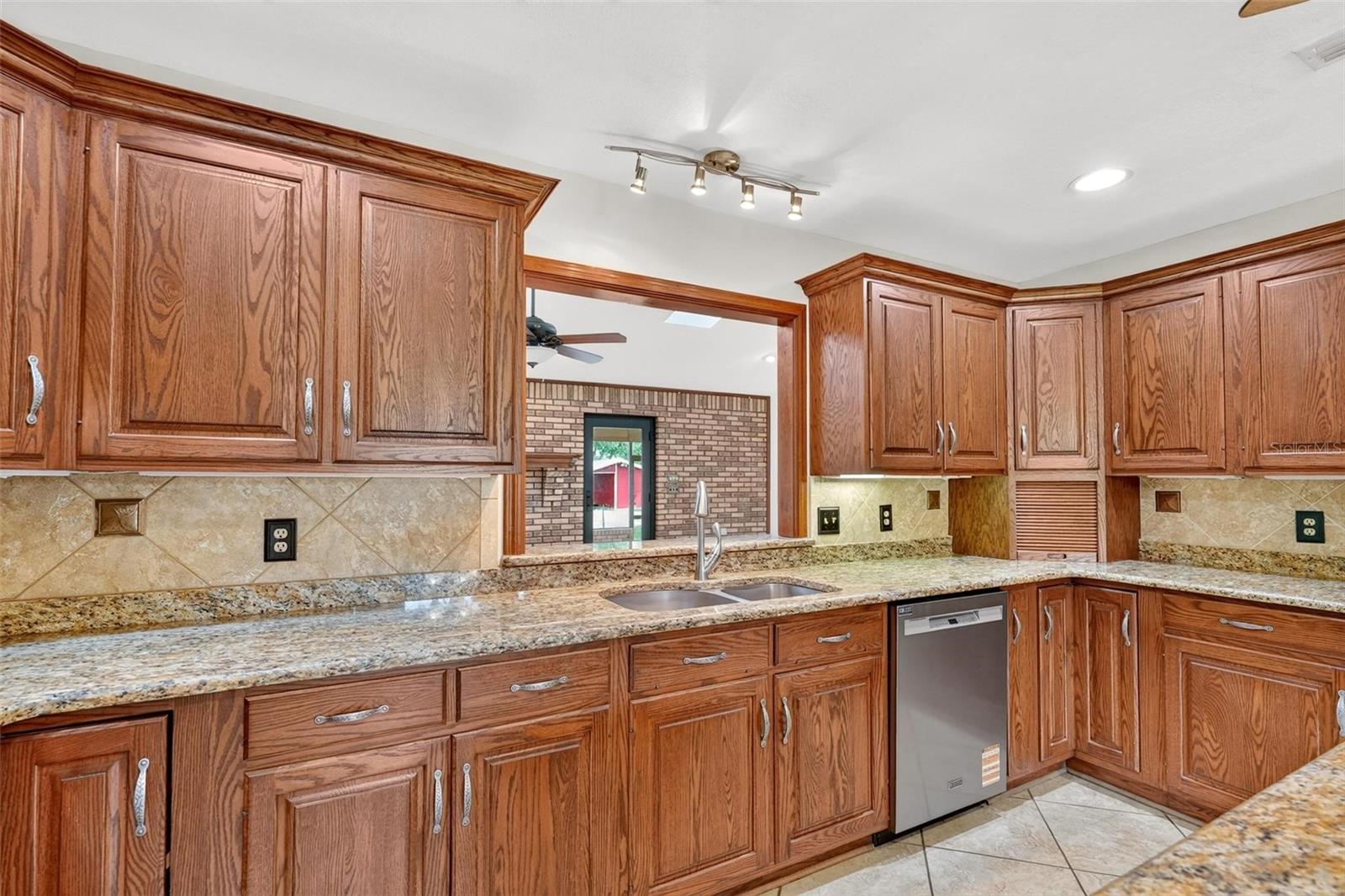 445 POLITE DR — photo 12