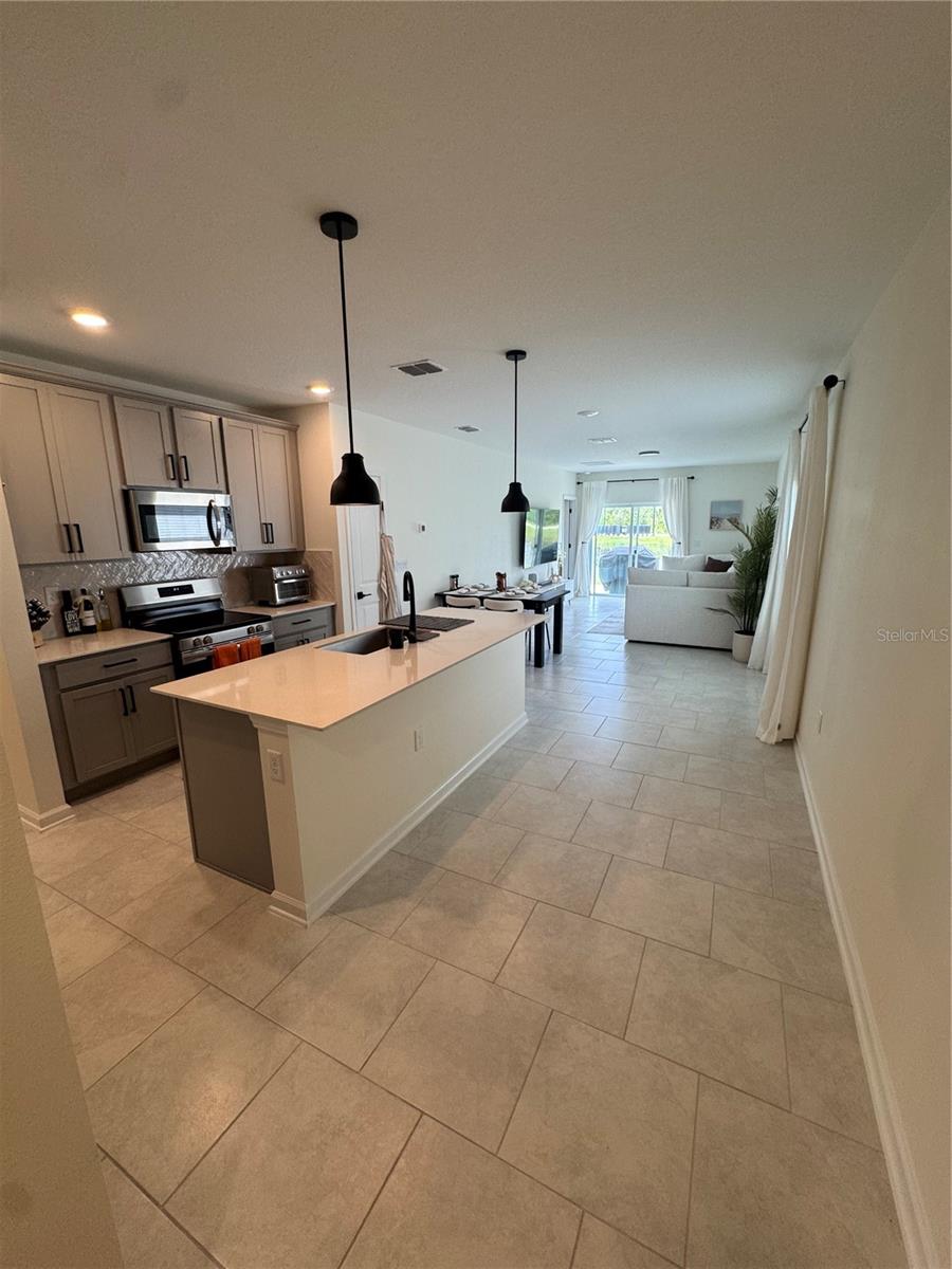 2127 GREEN VALLEY ST — photo 2