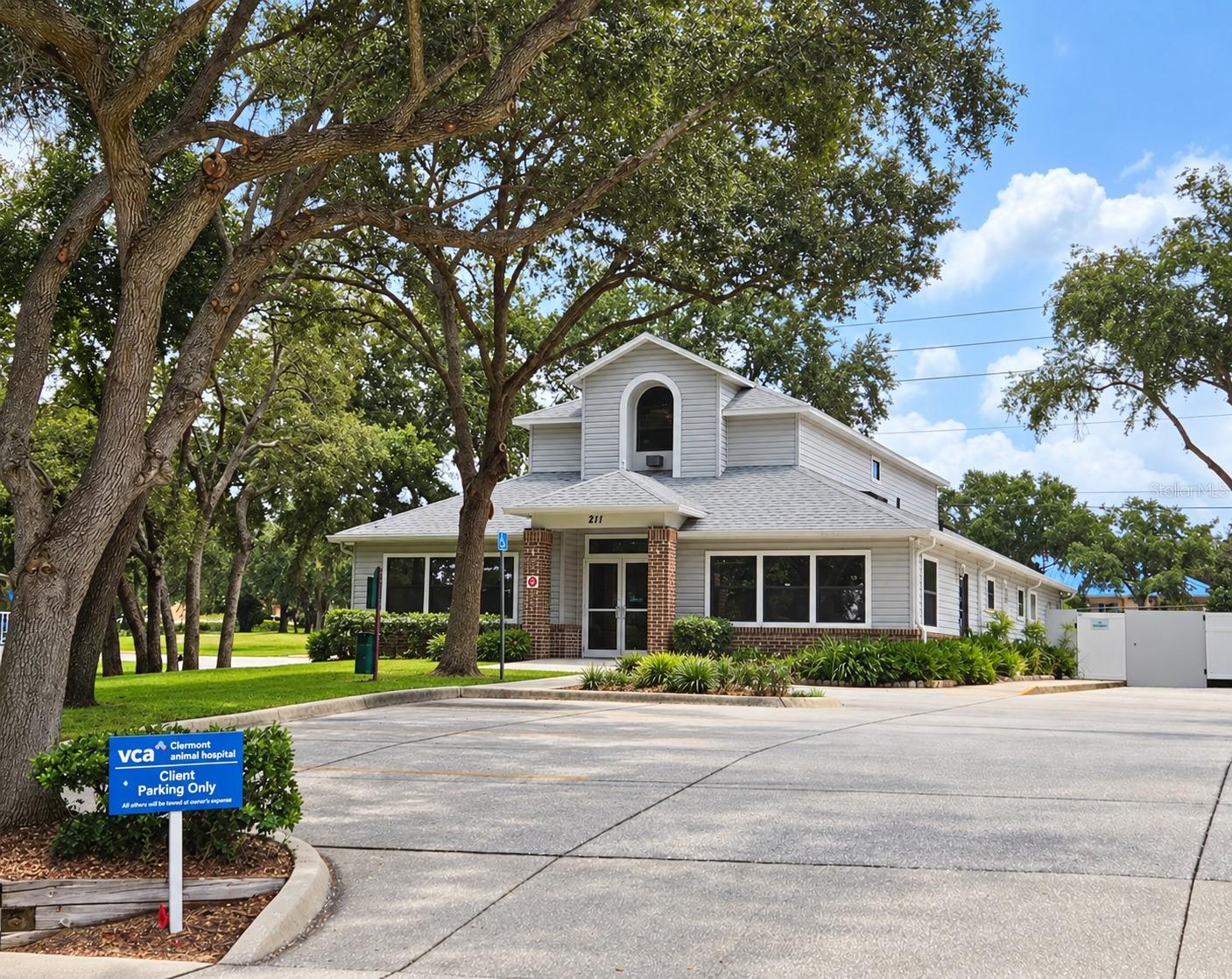 211 N US 27 HWY