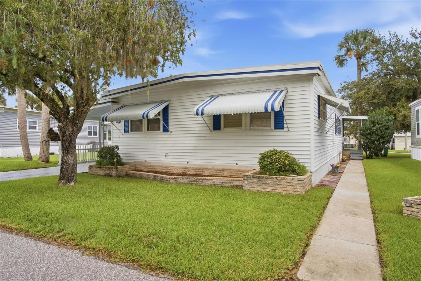 33 COCOS PLUMOSA DR — photo 6