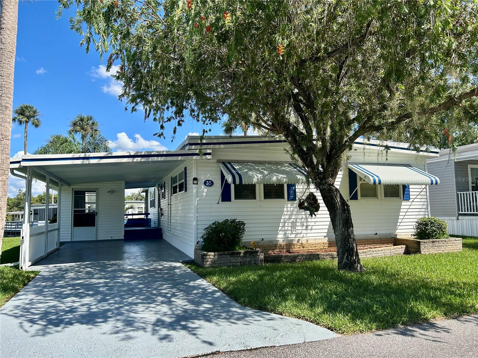 33 COCOS PLUMOSA DR