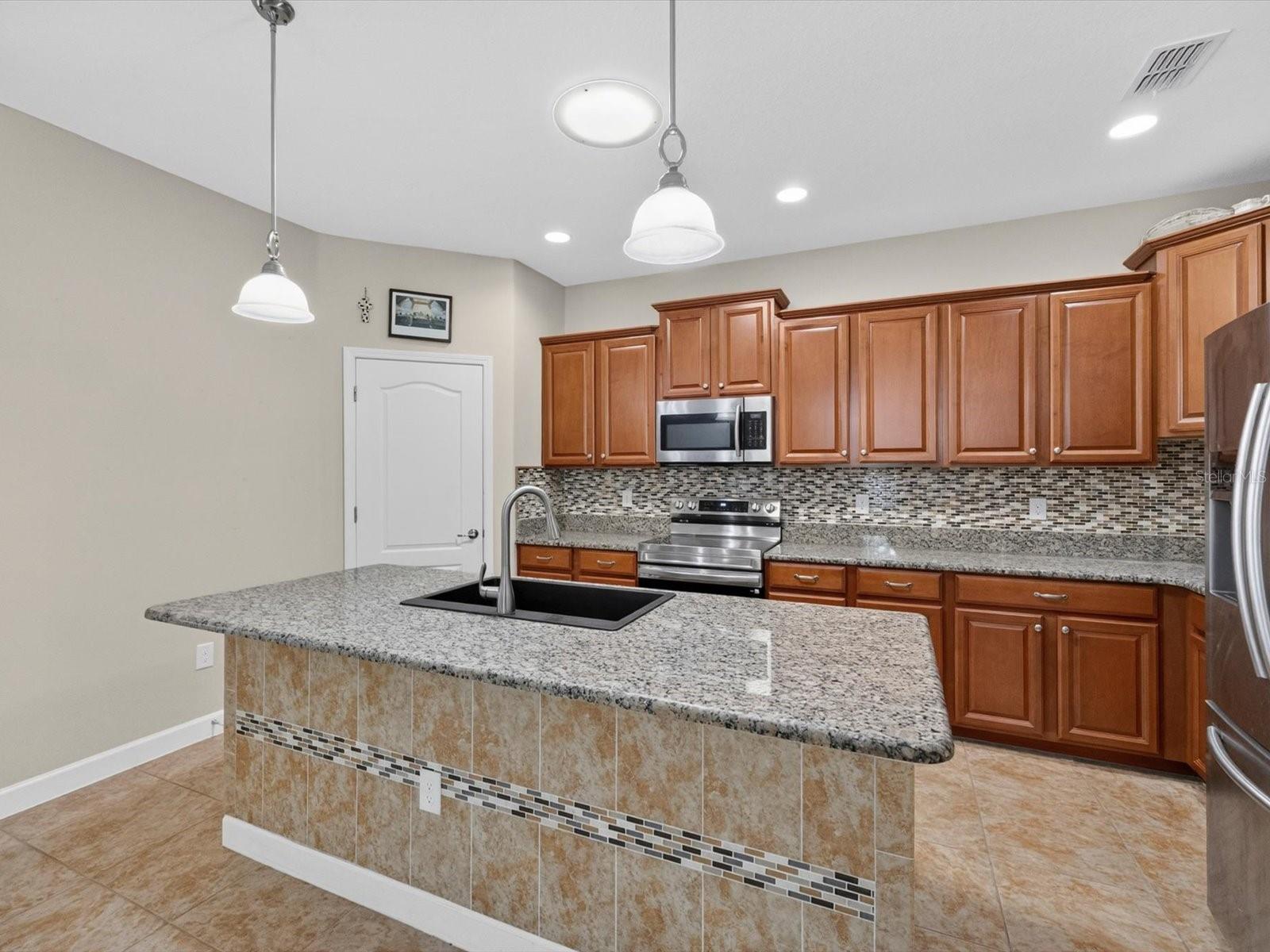 3643 LIMESTONE ST — photo 11