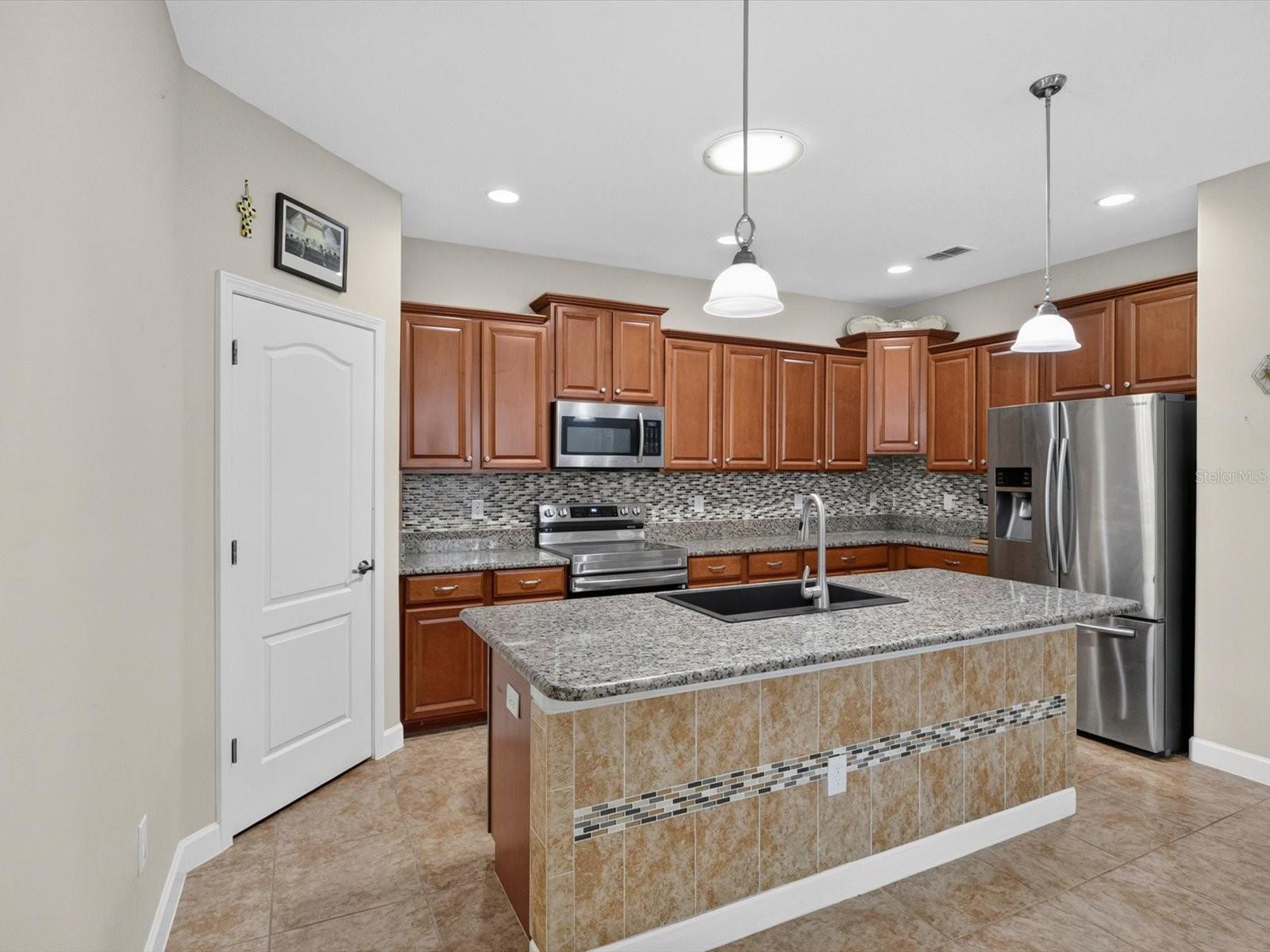 3643 LIMESTONE ST — photo 10