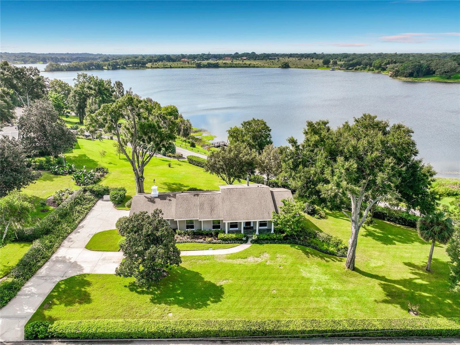 1800 COUNTRY CLUB DR