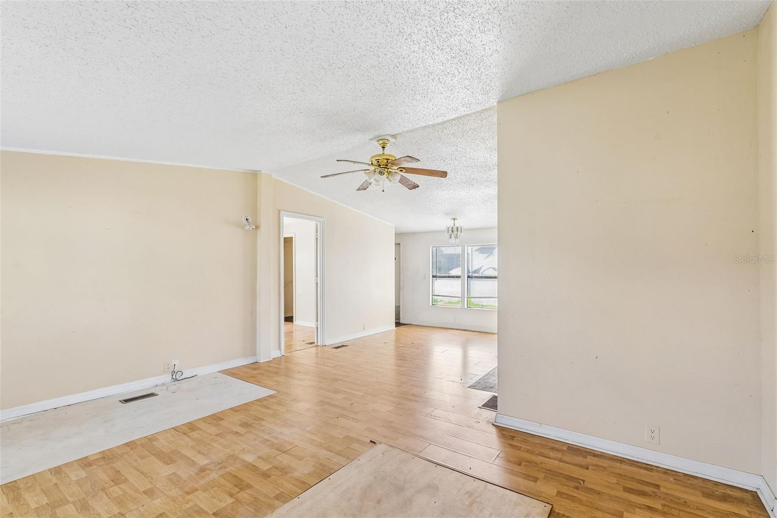 16825 BAY AVE — photo 3