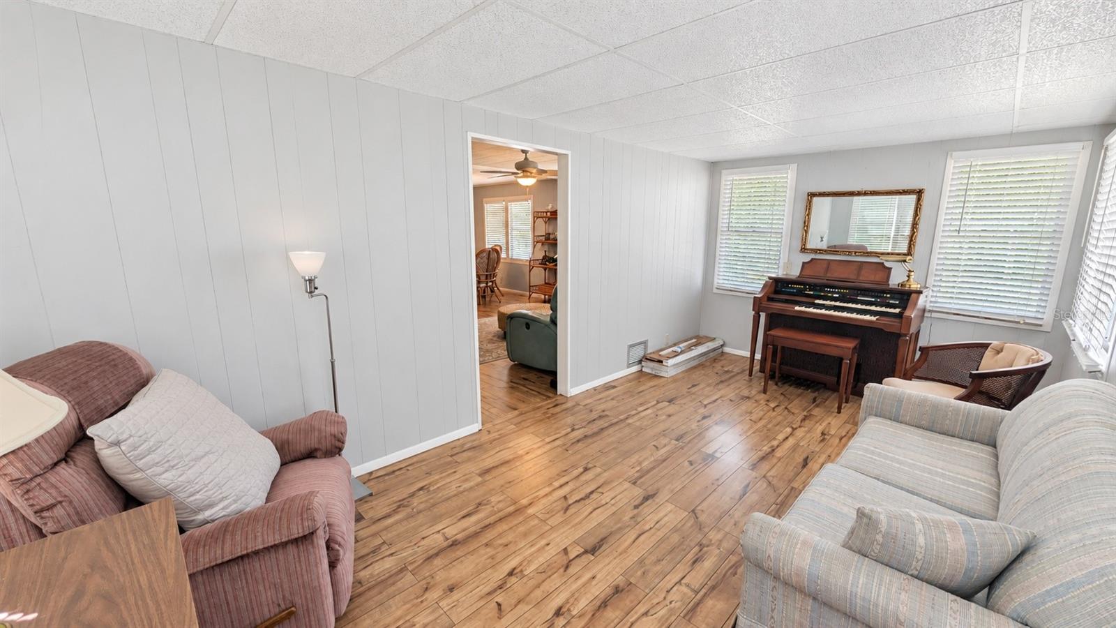 419 SINCLAIR CIR — photo 11
