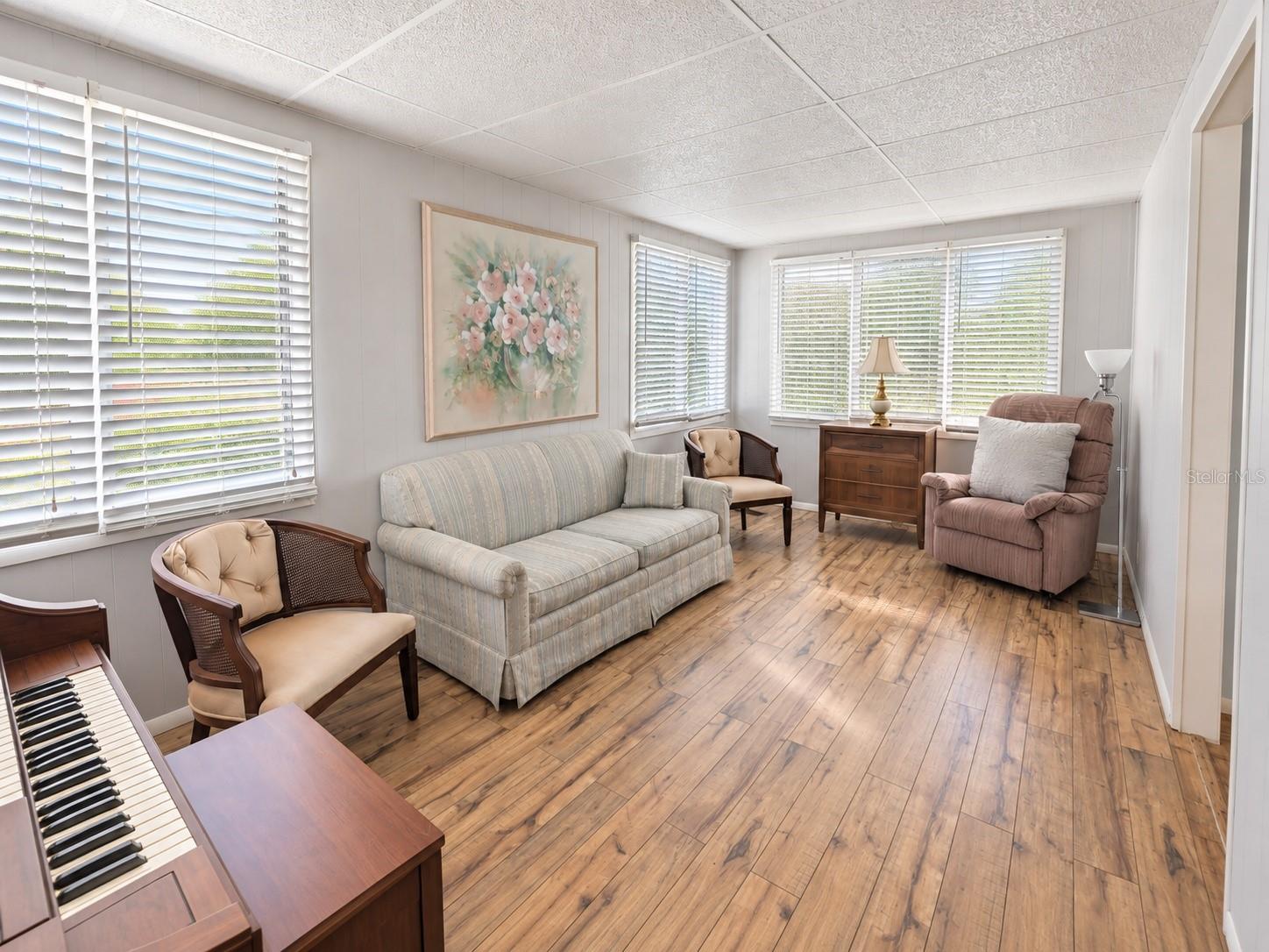 419 SINCLAIR CIR — photo 10