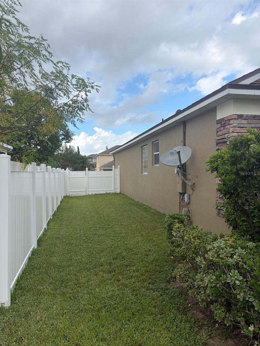 4576 BARBADOS LOOP — photo 4