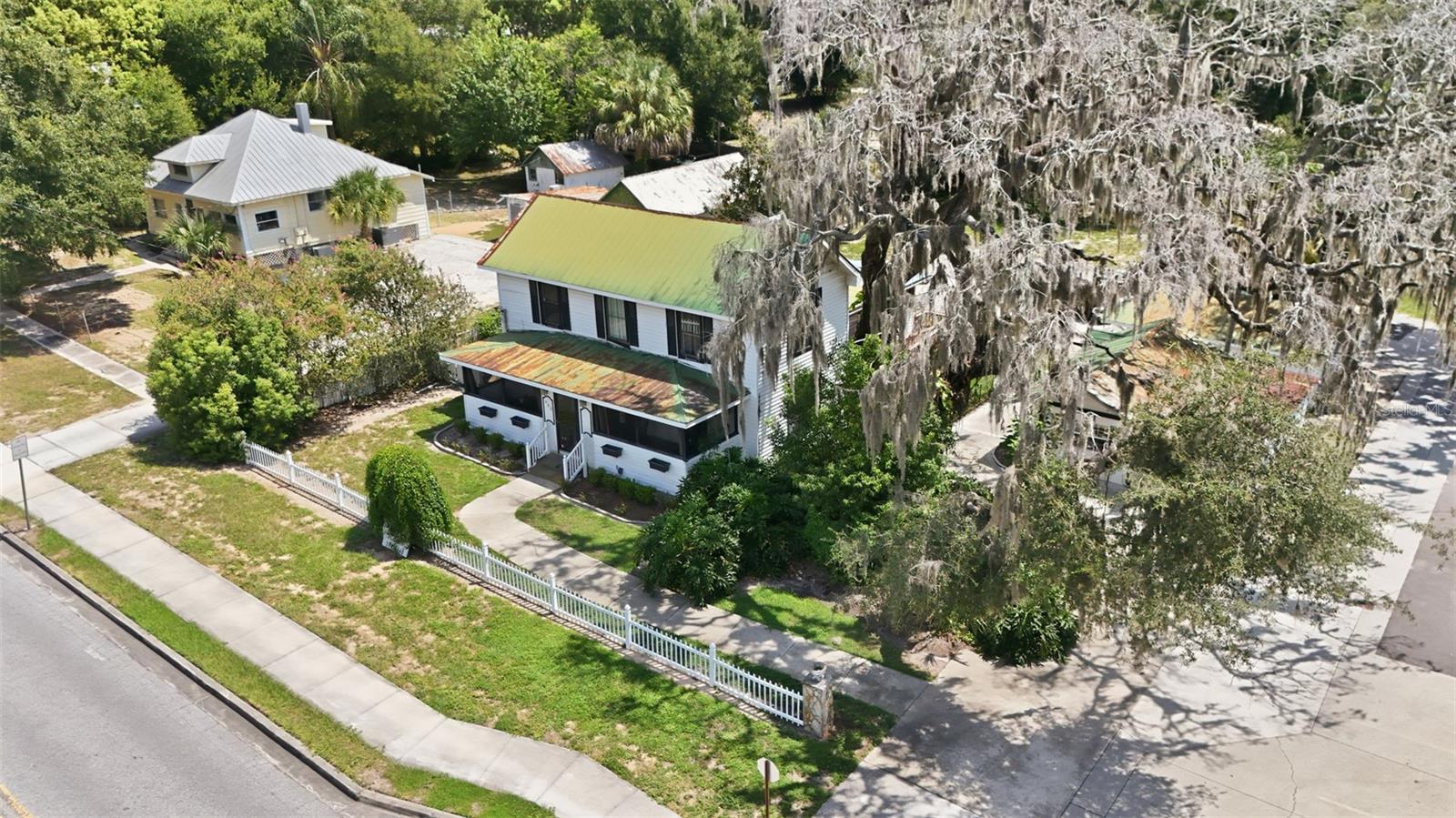 605 S MAIN AVE — photo 3