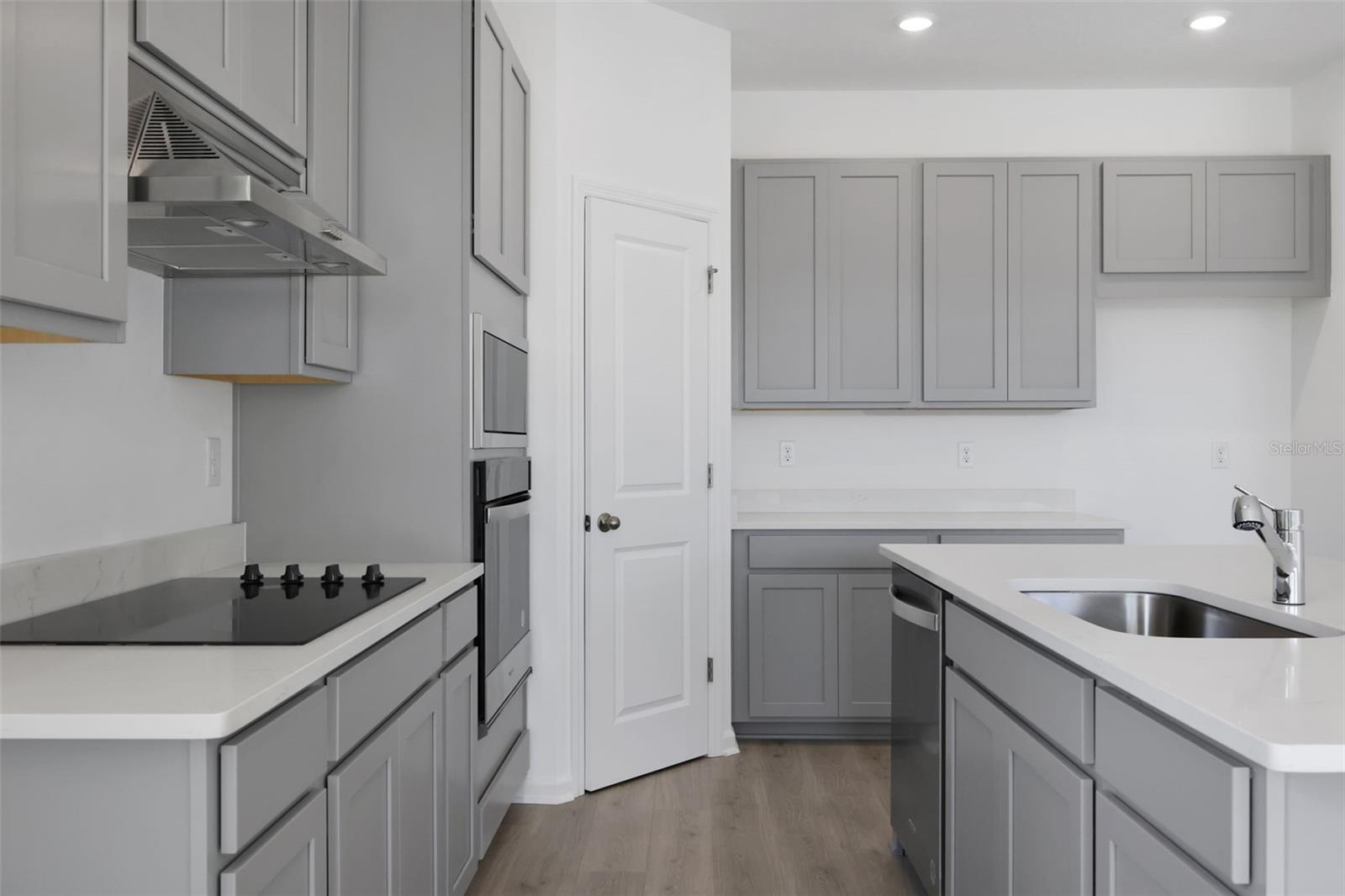 2962 SUPERMARINE RD — photo 10