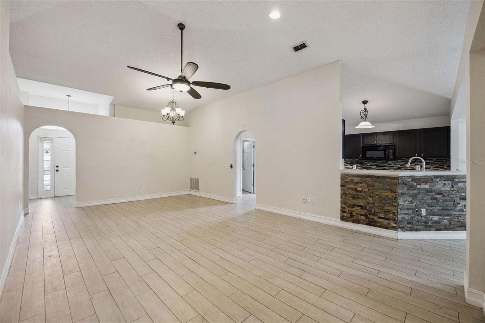1612 MUIR CIR — photo 8