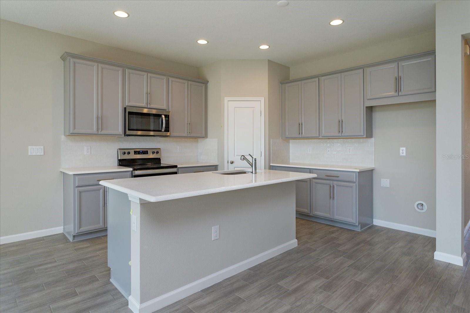 2914 SUPERMARINE RD — photo 4