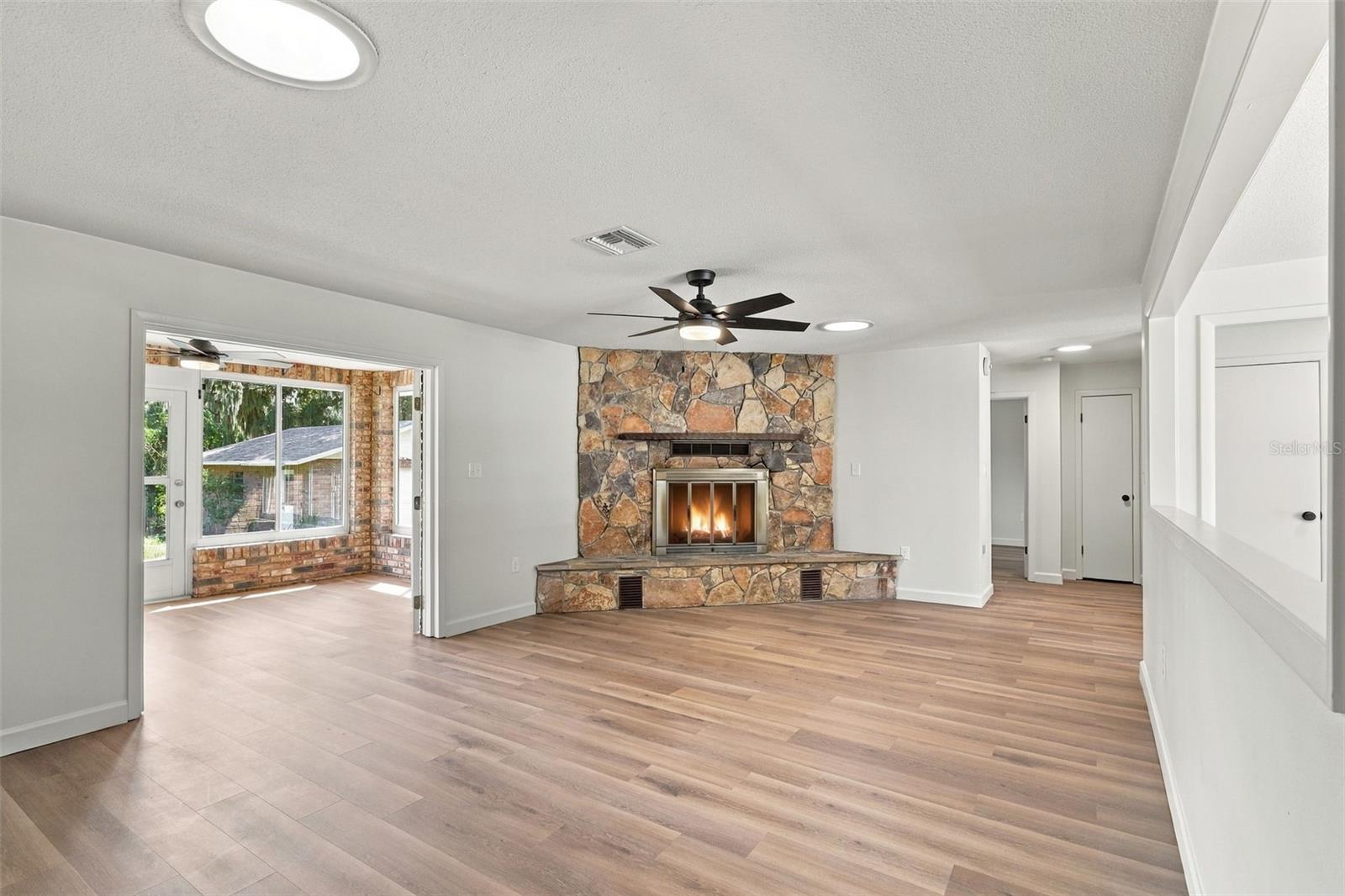 1521 N LAKEVIEW AVE — photo 5
