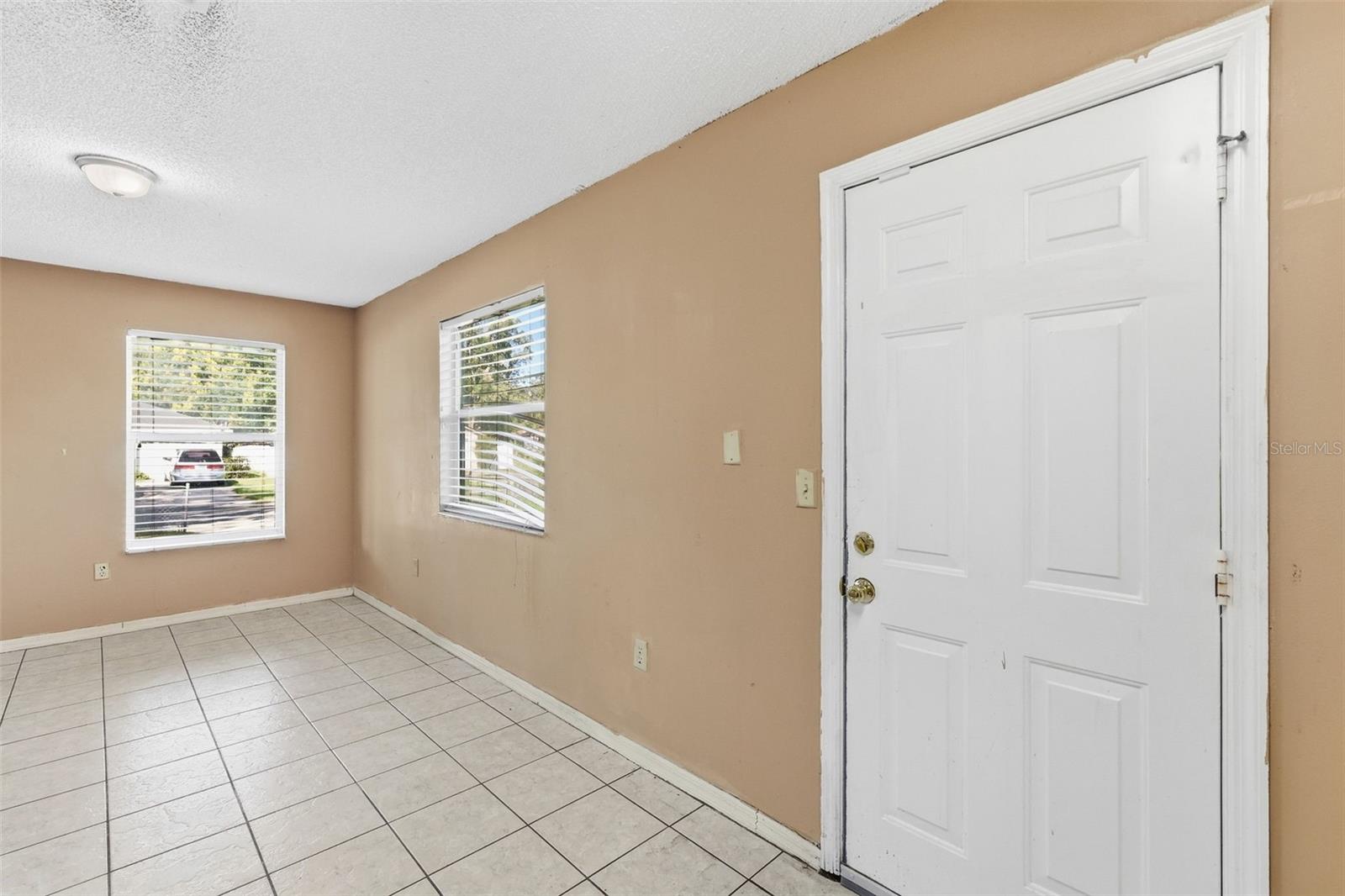 902 TALLADEGA ST — photo 2