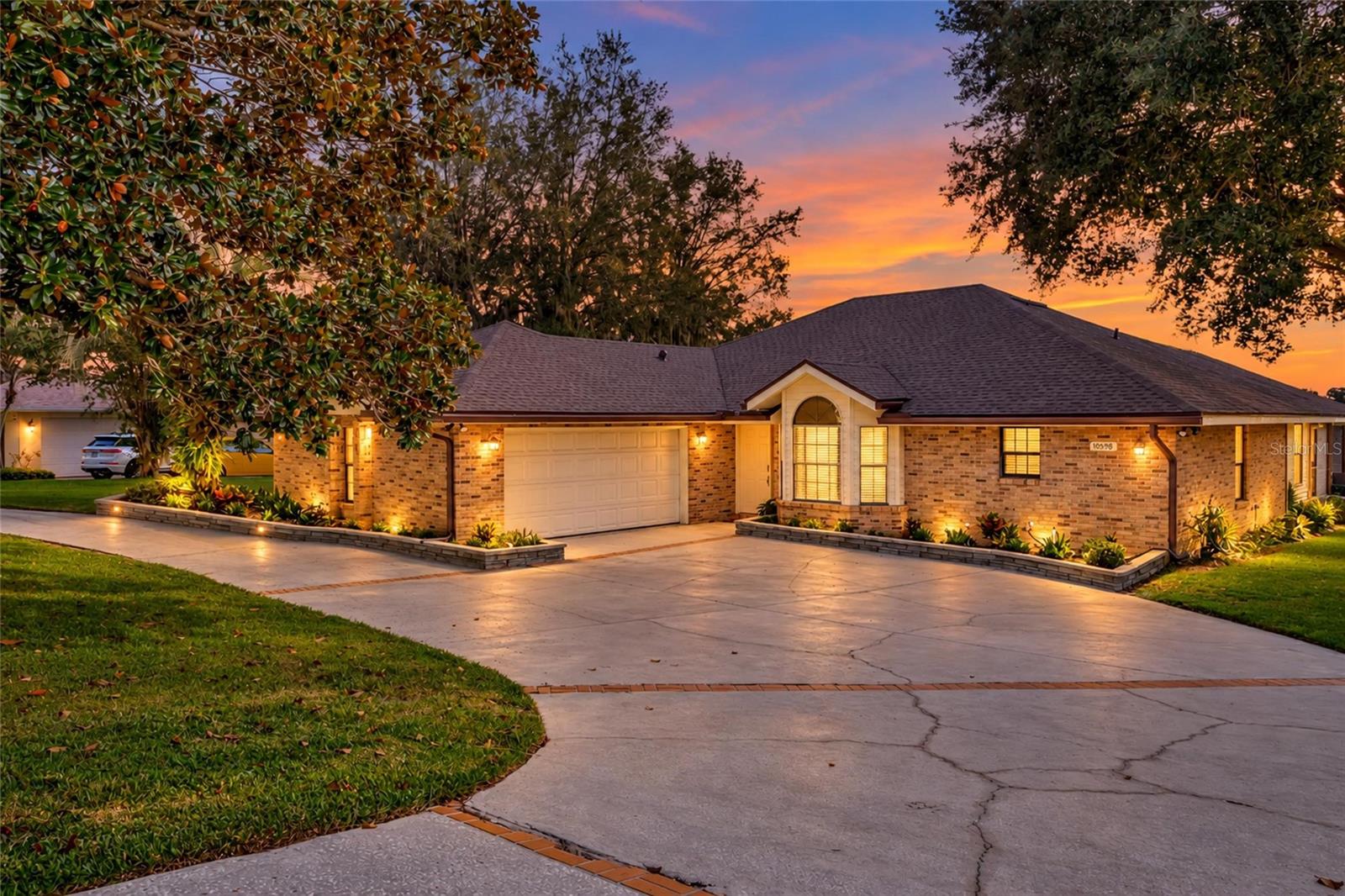 10598 LAKE HILL DR