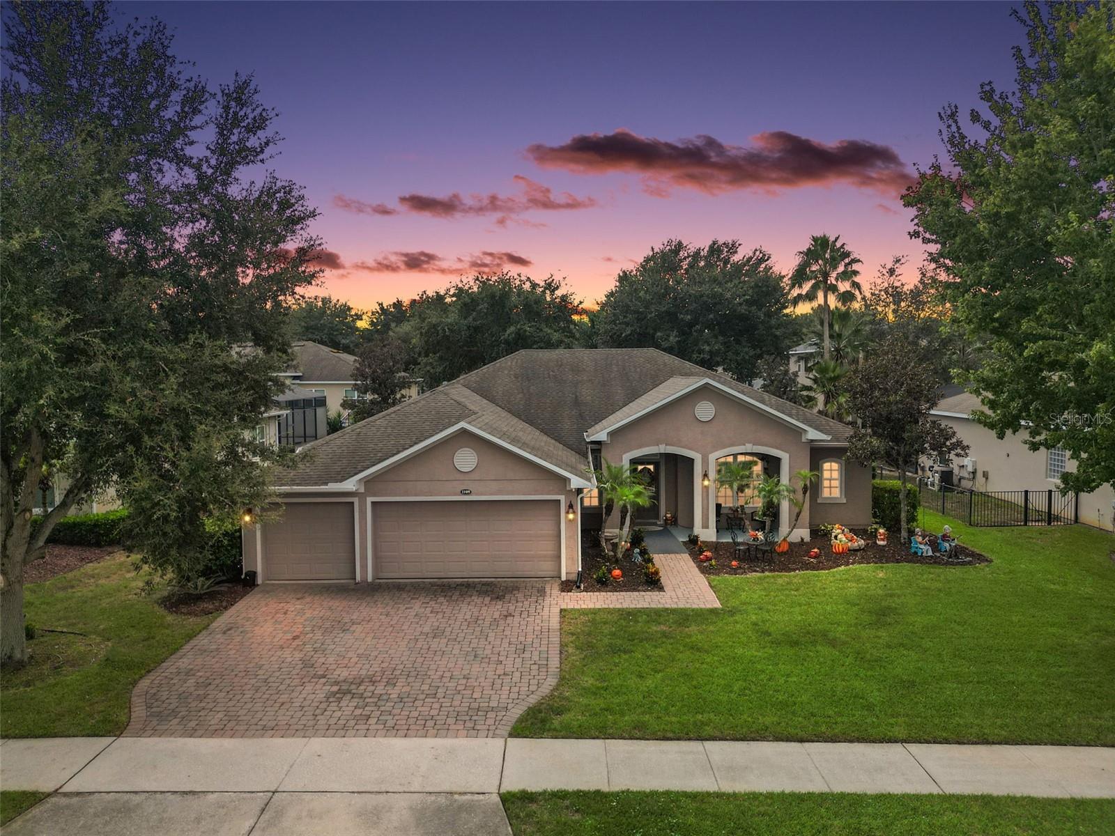 1109 HARMONY LN