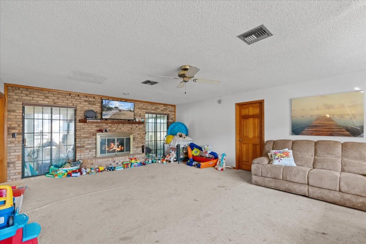 910 WHITEWOOD DR — photo 2