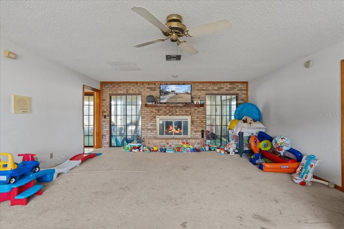 910 WHITEWOOD DR — photo 11