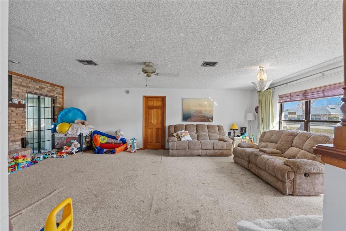 910 WHITEWOOD DR — photo 9