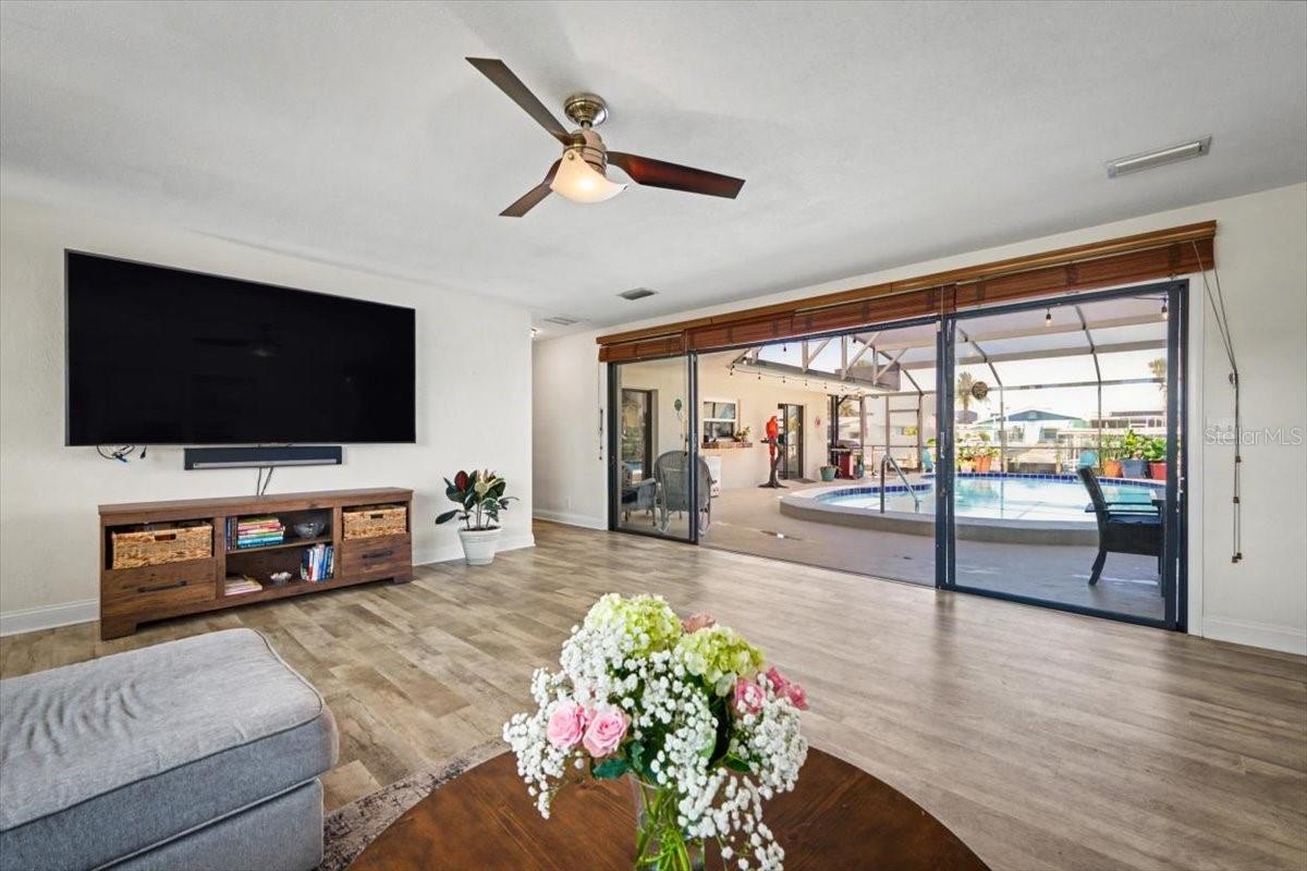 124 ANCHOR DR — photo 3