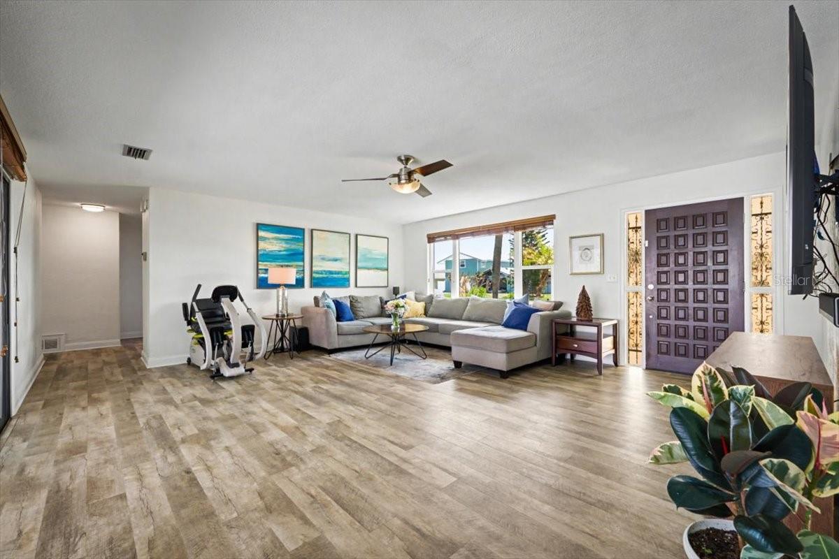124 ANCHOR DR — photo 4