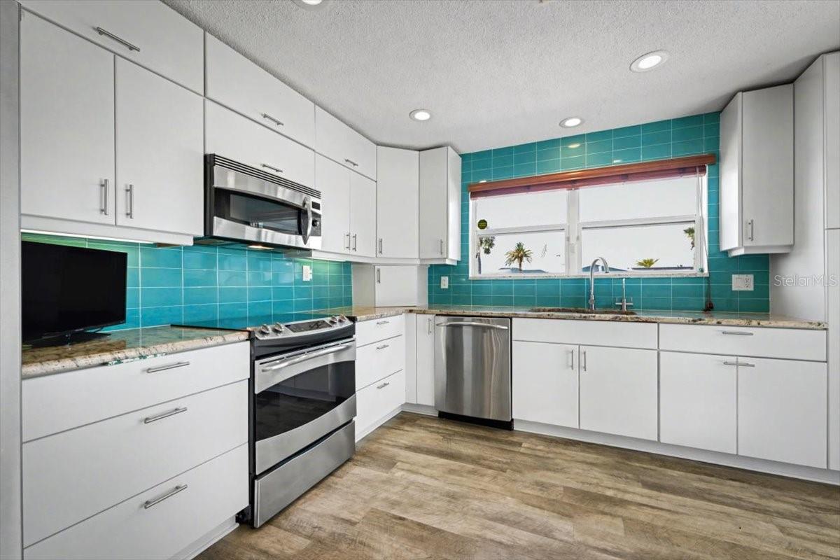 124 ANCHOR DR — photo 8