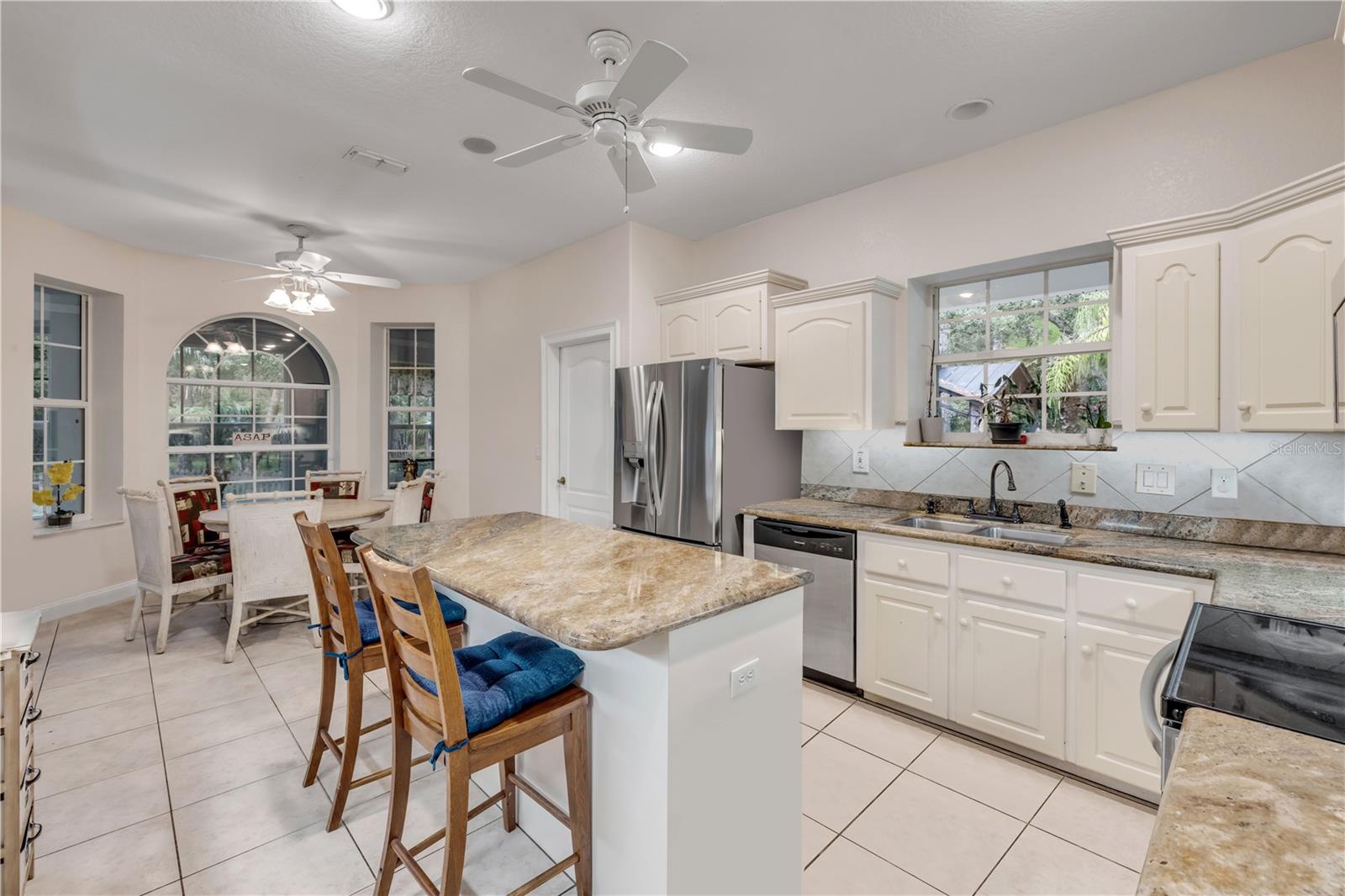 227 N SAMSULA DR — photo 4