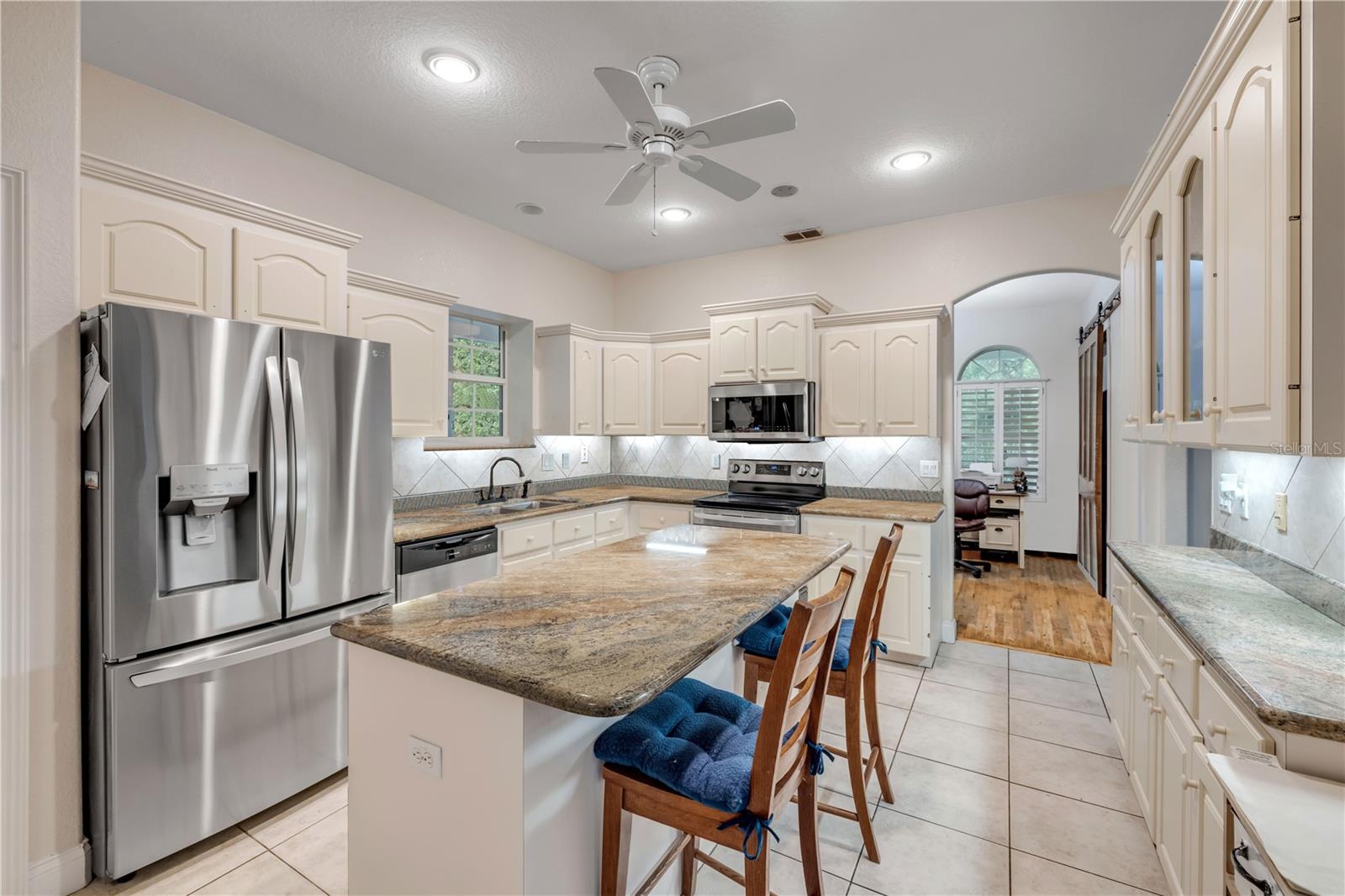 227 N SAMSULA DR — photo 5