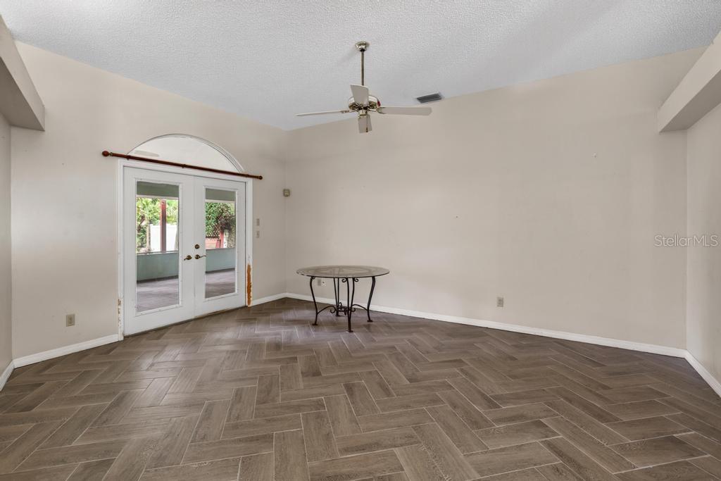 110 WELLINGTON DR — photo 10