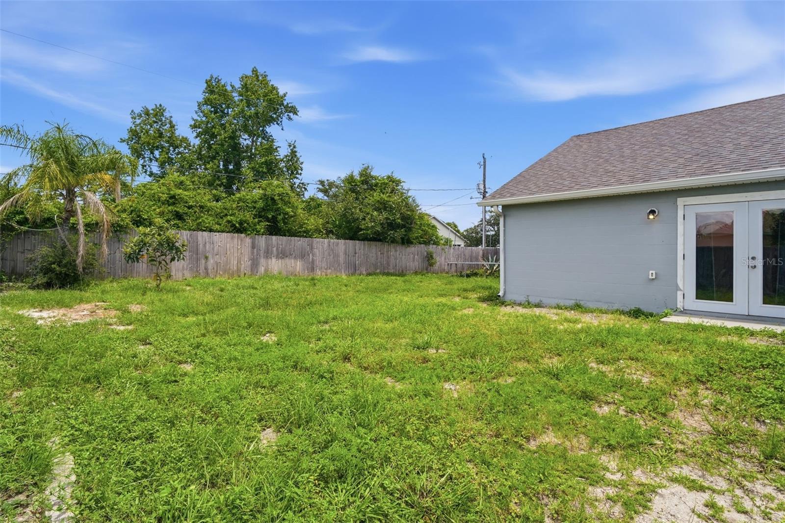 3088 WAINWRIGHT ST — photo 8