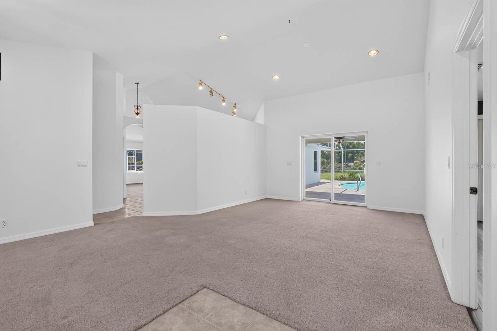 10 BURBANK DR — photo 11