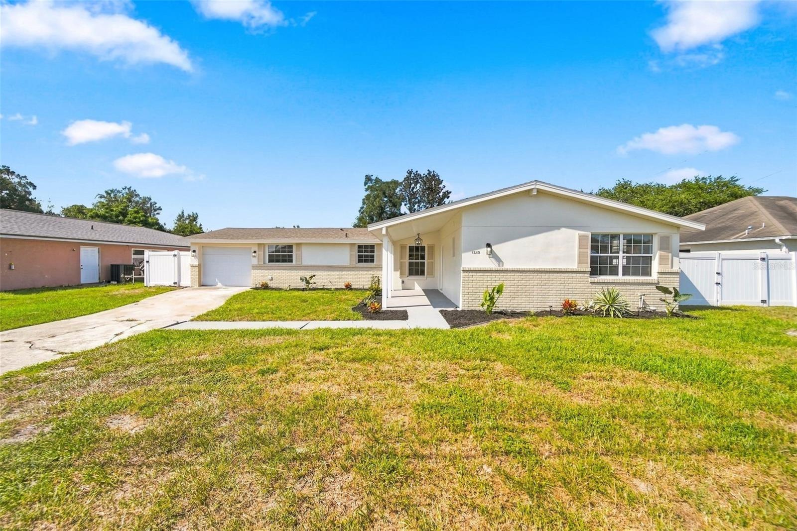 1280 SAXON BLVD — photo 3