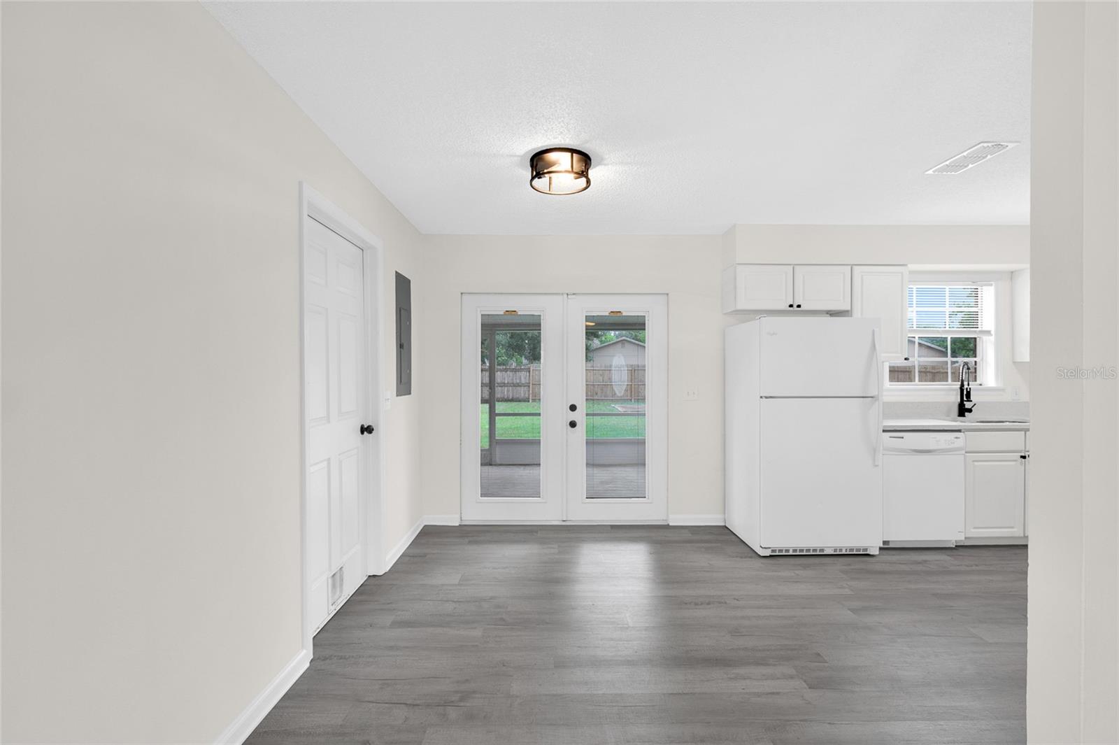 1025 PINDER ST — photo 12