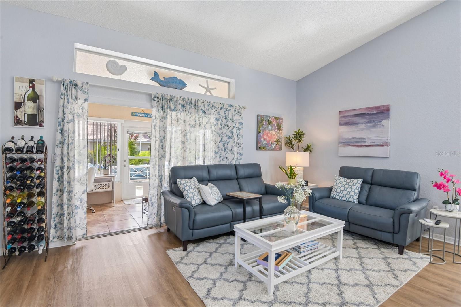 9330 NEW ORLEANS DR — photo 2