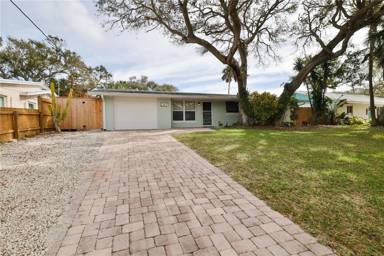 2307 SAXON DR