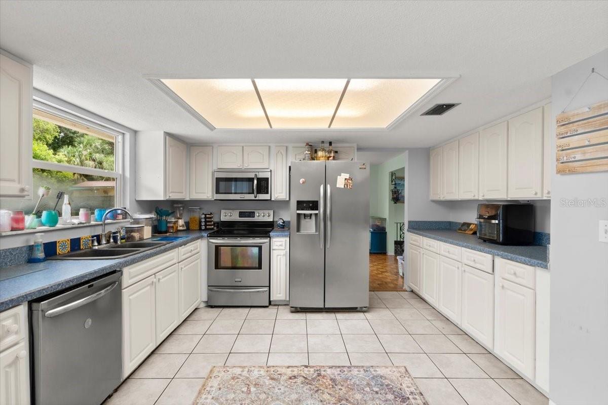 20 PUTNAM AVE — photo 10