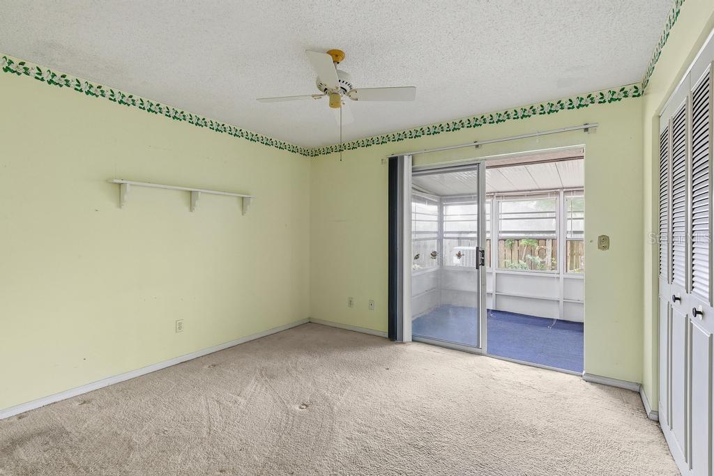 33 SANDRA CIR — photo 6