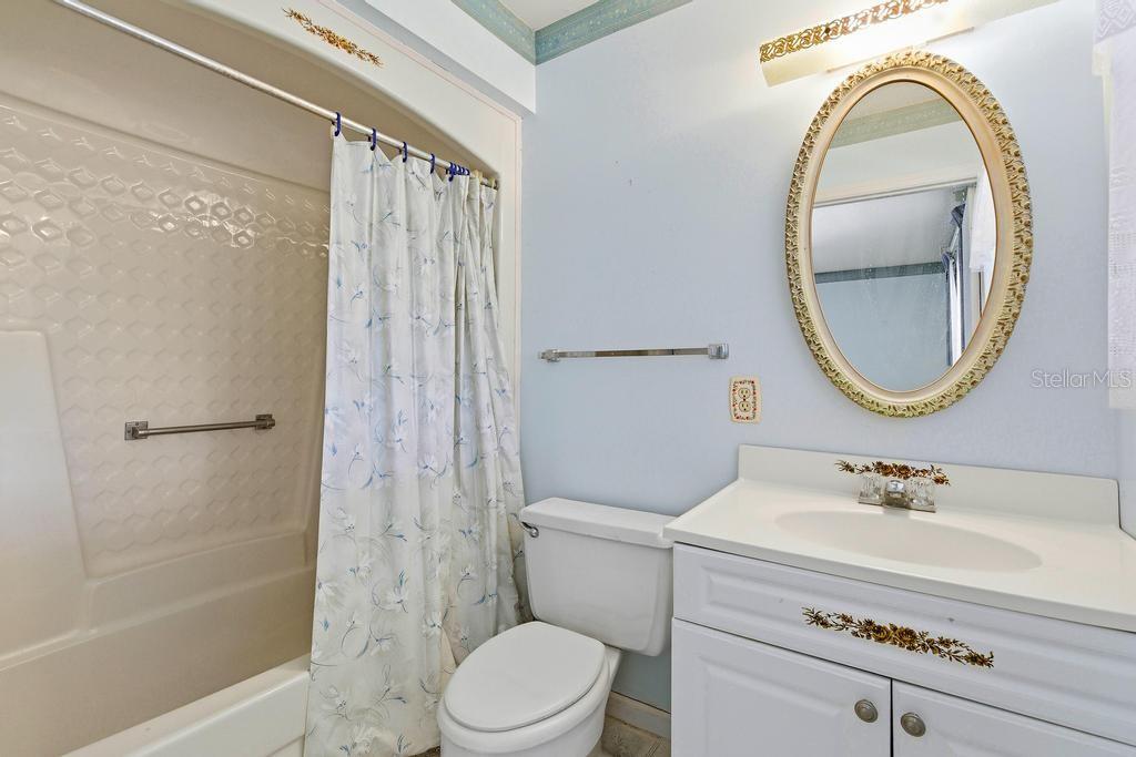 33 SANDRA CIR — photo 8