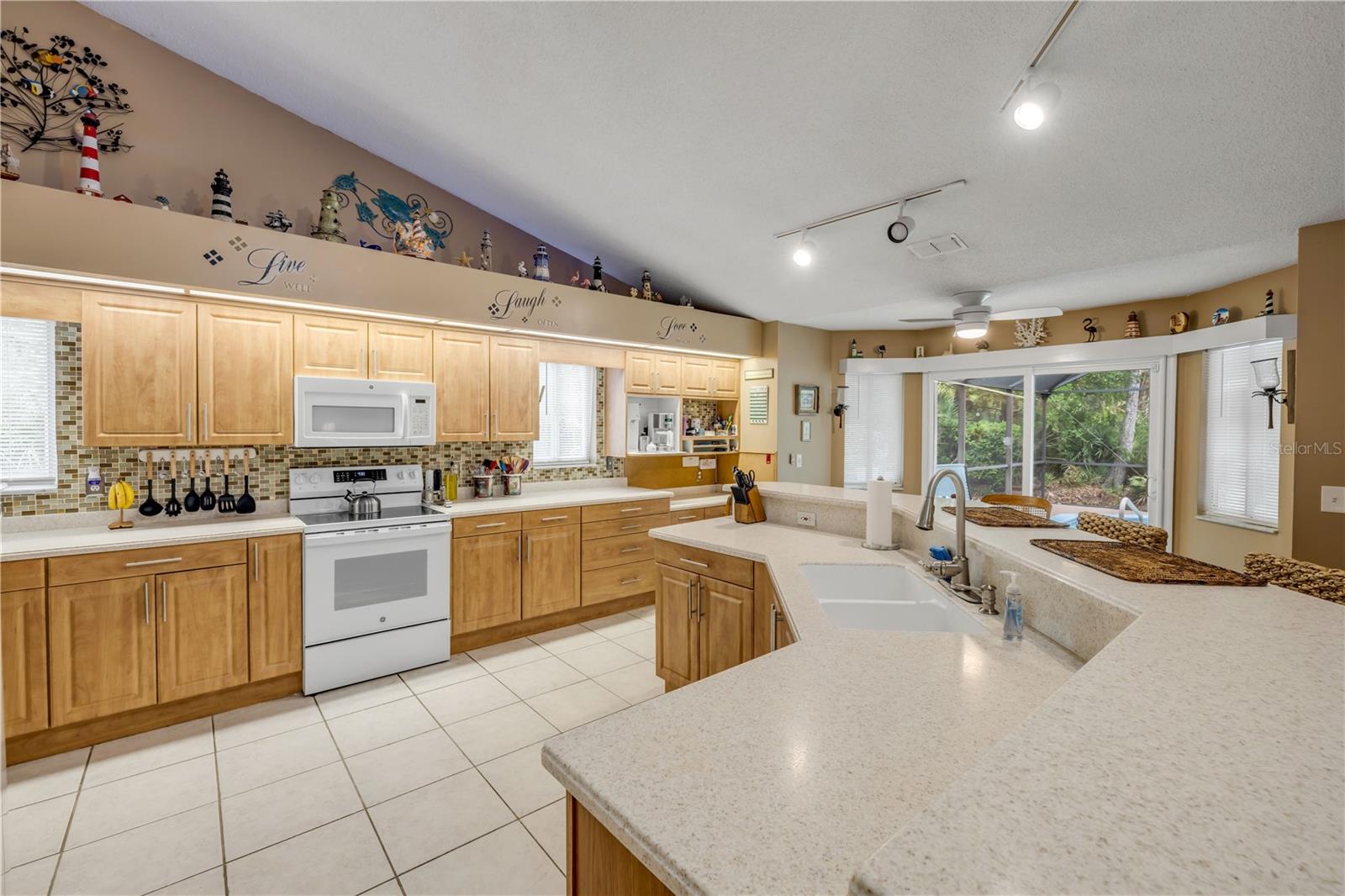 107 MUIRFIELD DR — photo 11