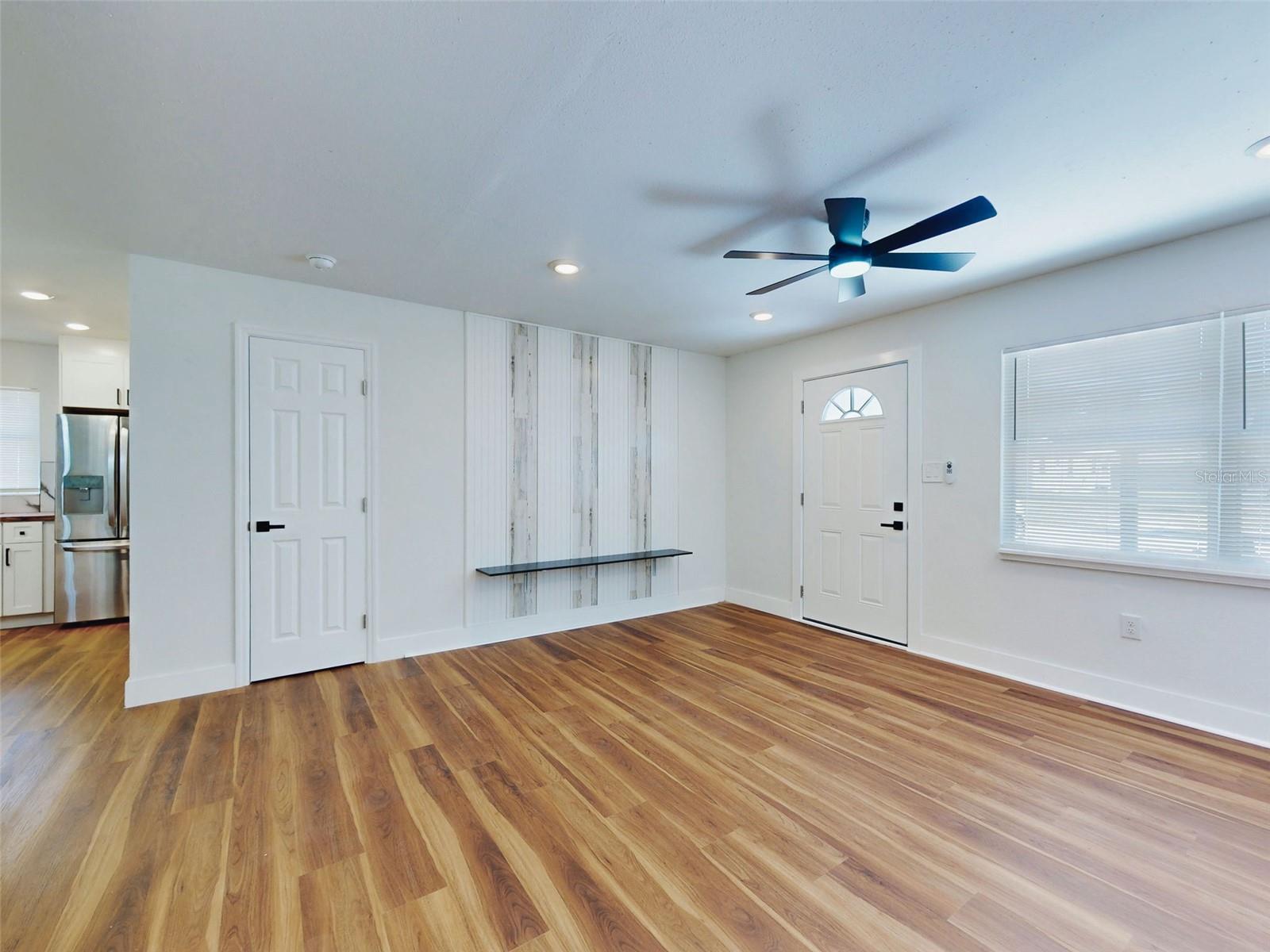 410 INWOOD AVE — photo 2