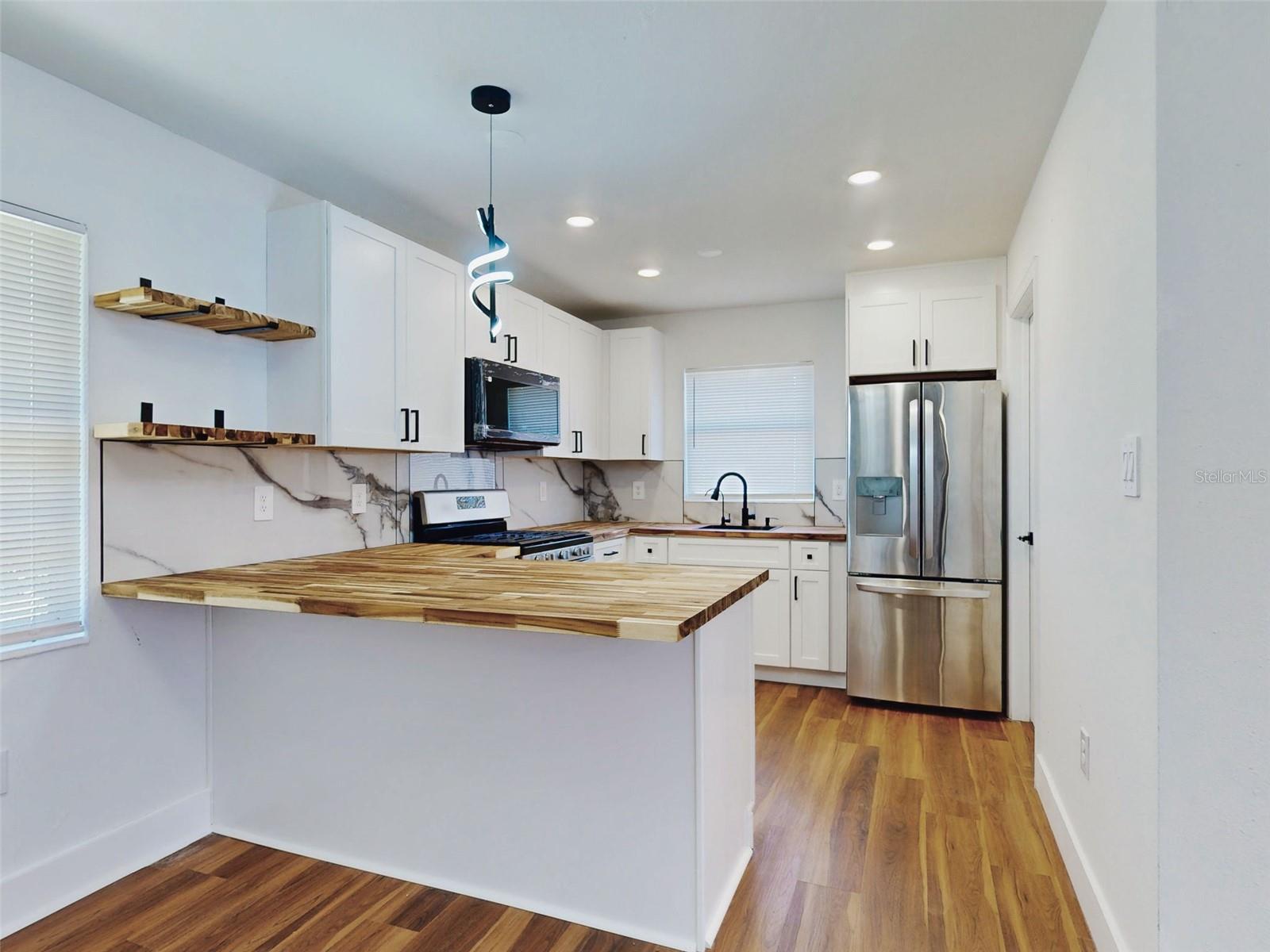 410 INWOOD AVE — photo 4